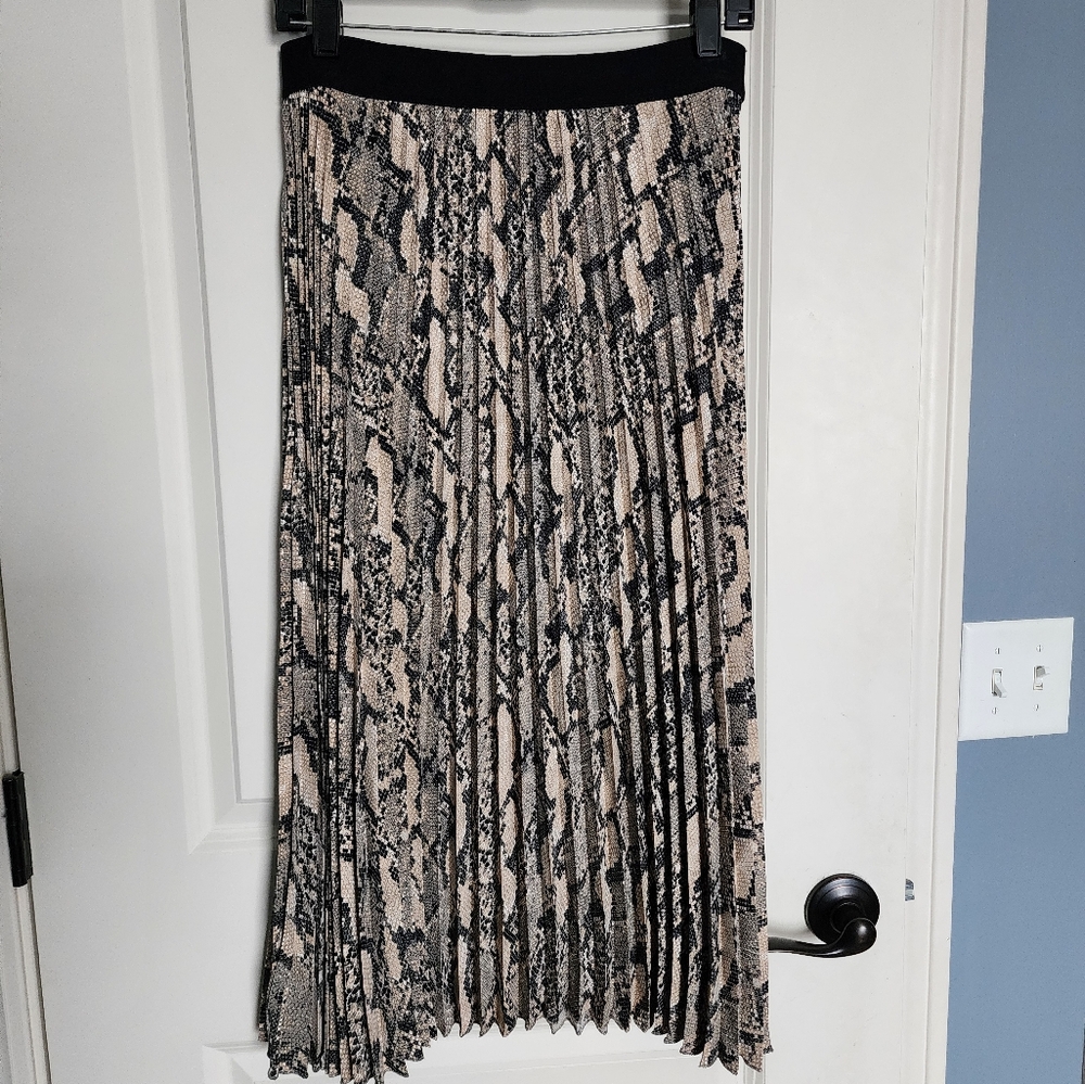 H&M Snakeprint Midi Pleated Skirt in Size Medium